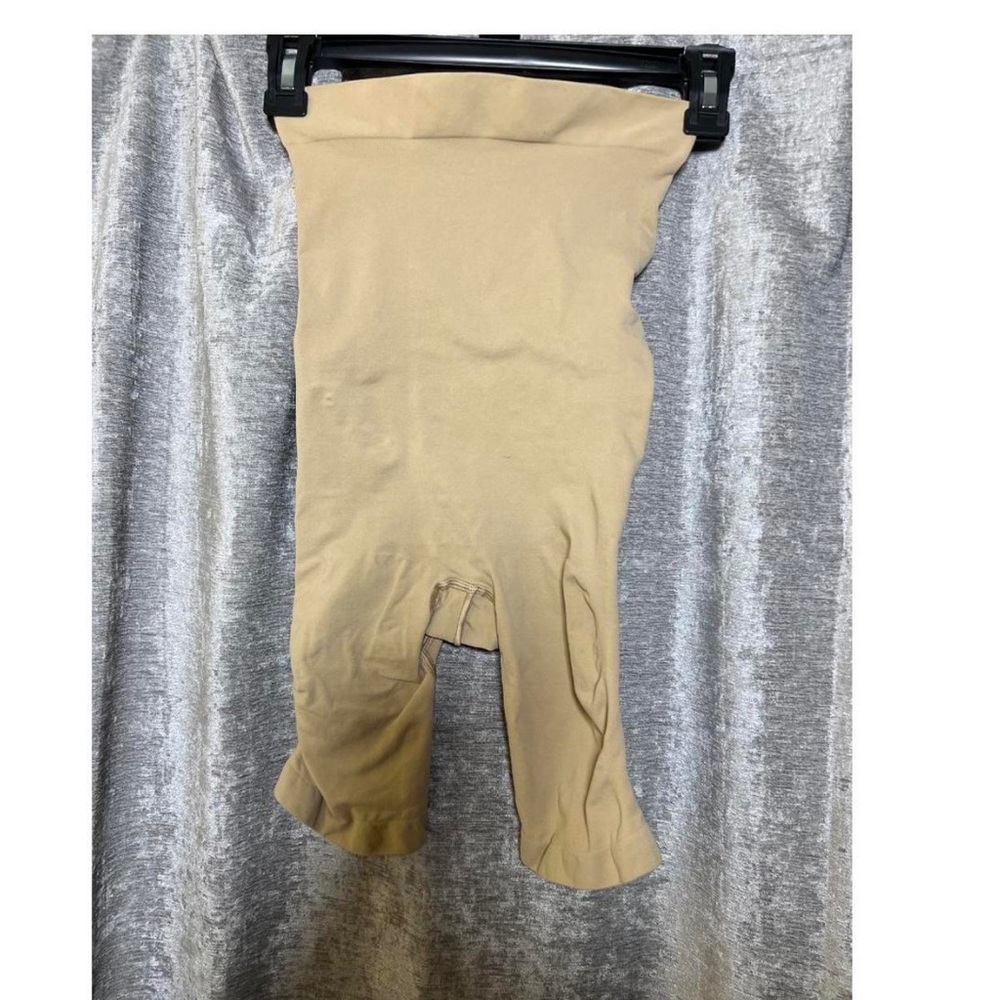 Brand new Skims sculpting thigh shapewear
Size XL
By Skims
No box